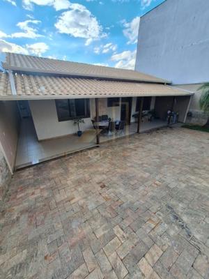 Casa 3 quartos 2 banheiros 
