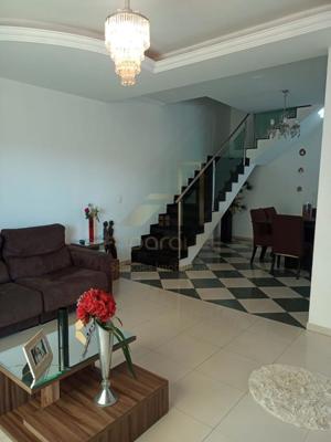 Casa 4 quartos 3 banheiros 
