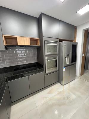 Apartamento 3 quartos 2 banheiros 105m²

