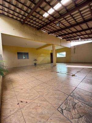 Casa 4 quartos 2 banheiros 
