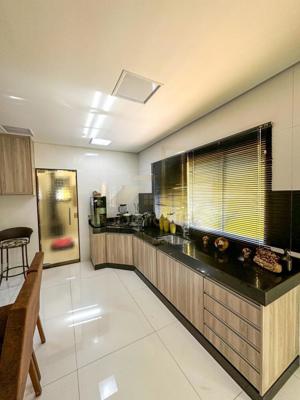 Casa 5 quartos 6 banheiros 810m²
