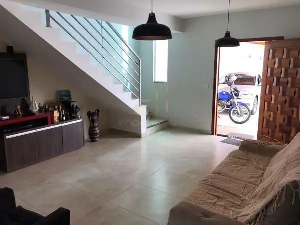 Casa 2 quartos 2 banheiros 
