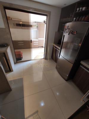 Apartamento 3 quartos 2 banheiros 185m²

