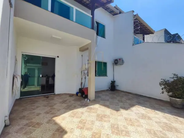 Casa 3 quartos 3 banheiros 
