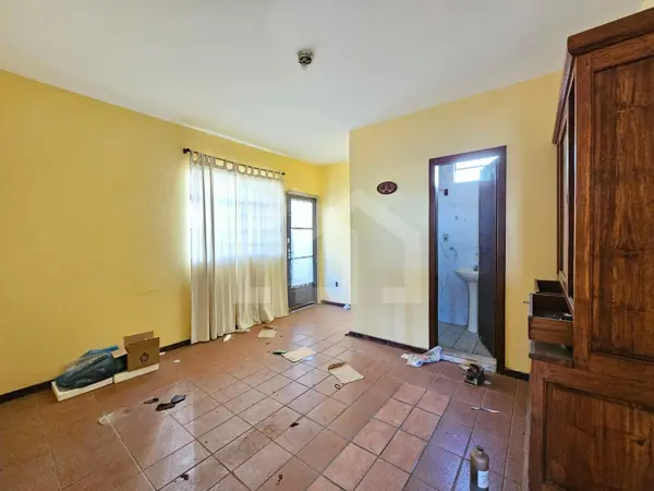 Casa 4 quartos 6 vagas 175m²
