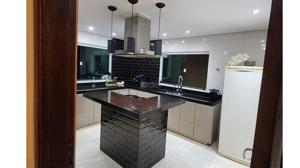 Apartamento 3 quartos 3 banheiros 200m²