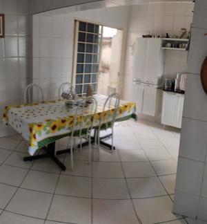 Casa 3 quartos 4 banheiros 
