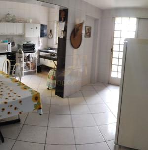 Casa 3 quartos 4 banheiros 
