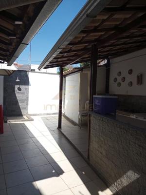 Casa 4 quartos 3 banheiros 
