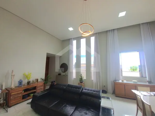 Casa em condomínio 3 quartos 4 vagas 193m²
