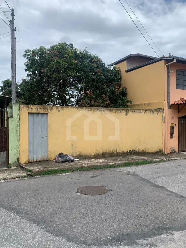 Casa Comercial 3 quartos  banheiros 97,1m²