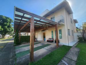 Casa 3 quartos 3 banheiros 240m²
