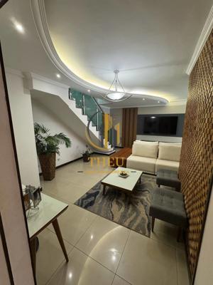 Apartamento 4 quartos 4 banheiros 240m²
