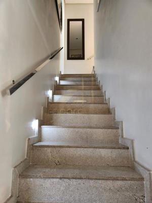 Casa 3 quartos 3 banheiros 240m²
