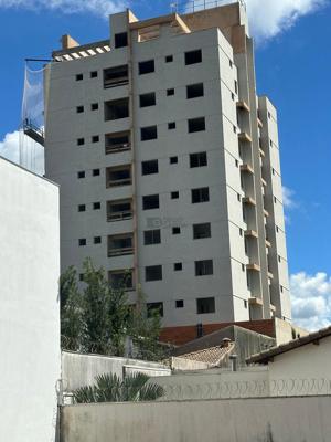 Apartamento 3 quartos 4 banheiros 158m²
