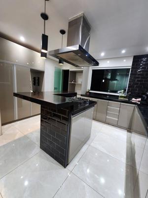 Apartamento 3 quartos 3 banheiros 200m²