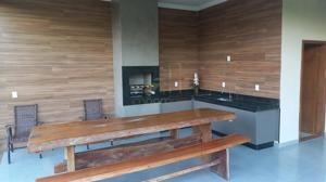 Casa 3 quartos 3 banheiros 305m²
