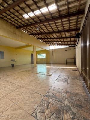Casa 4 quartos 2 banheiros 
