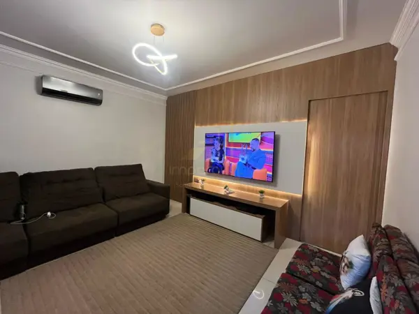 Casa 3 quartos 2 banheiros 
