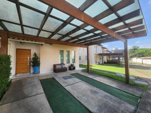 Casa 3 quartos 3 banheiros 240m²
