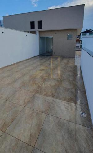 Casa 3 quartos 3 banheiros 190m²
