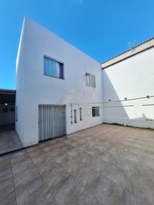 Casa 3 quartos 2 banheiros 
