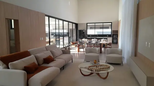 Casa em condomínio 4 vagas 359m²