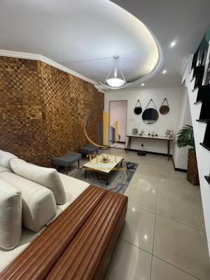 Apartamento 4 quartos 4 banheiros 240m²
