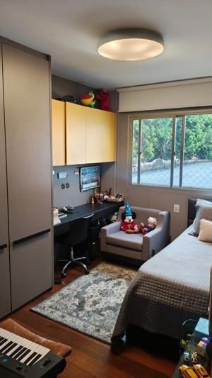 Apartamento 3 quartos 3 banheiros 240m²