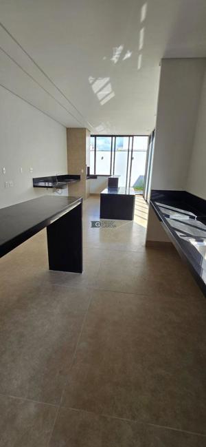 Apartamento 3 quartos 4 banheiros 207m²