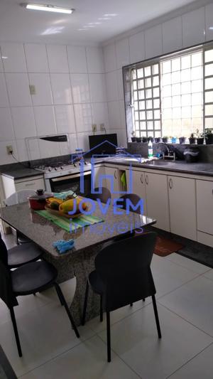 Casa 3 quartos 3 banheiros 230m²