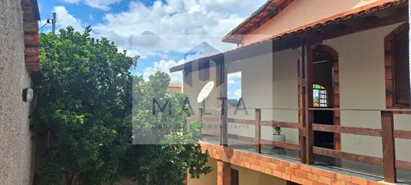 Casa 4 quartos 2 banheiros 174m²