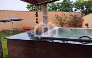 Chácara 2 quartos 4 vagas 200m²