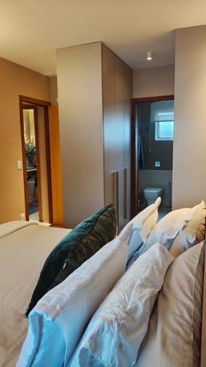 Apartamento 3 quartos 3 banheiros 240m²