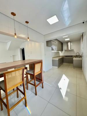 Apartamento 4 quartos 3 banheiros 860m²