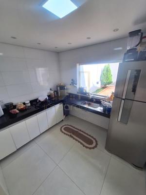 Casa 3 quartos 2 banheiros 

