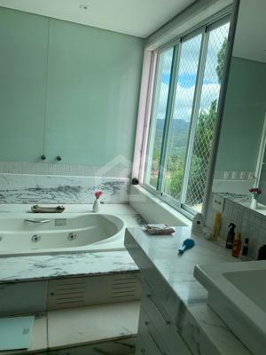 Casa em condomínio 3 quartos 5 banheiros 348m²