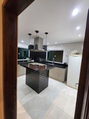 Apartamento 3 quartos 3 banheiros 200m²