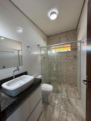 Casa 4 quartos 2 banheiros 
