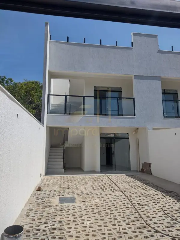 Casa 3 quartos 2 banheiros 30m²
