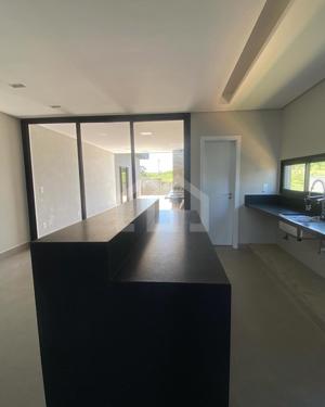 Casa em condomínio 4 quartos 4 vagas 256m²