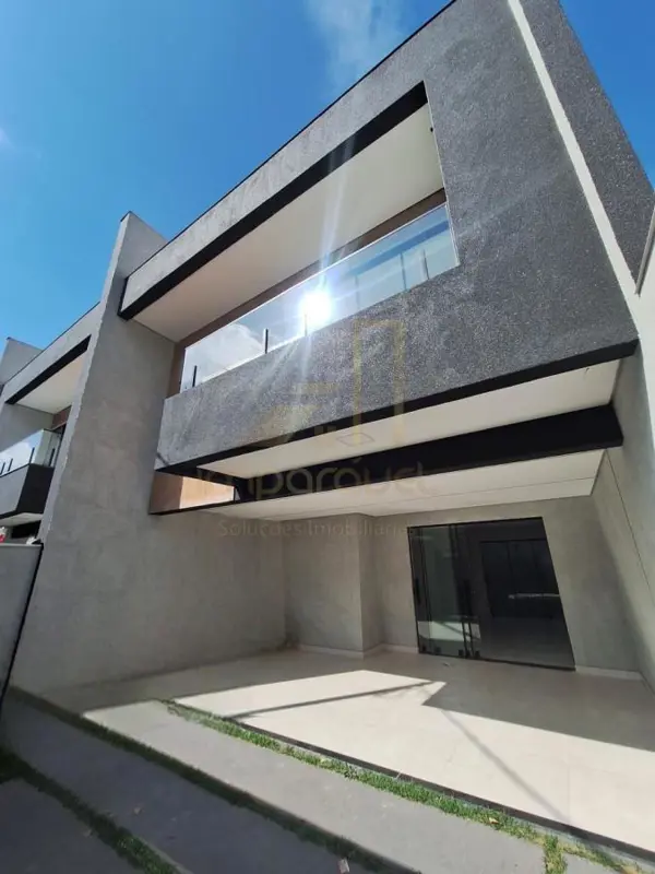 Casa 3 quartos 3 banheiros 160m²
