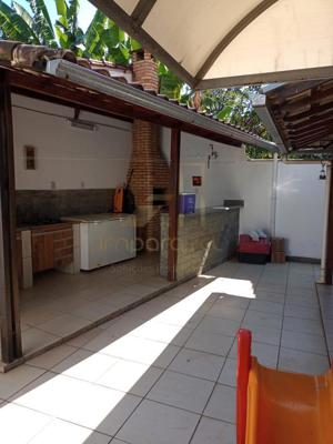 Casa 4 quartos 3 banheiros 
