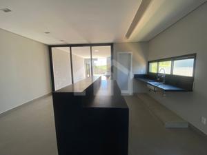 Casa em condomínio 4 quartos 4 vagas 256m²