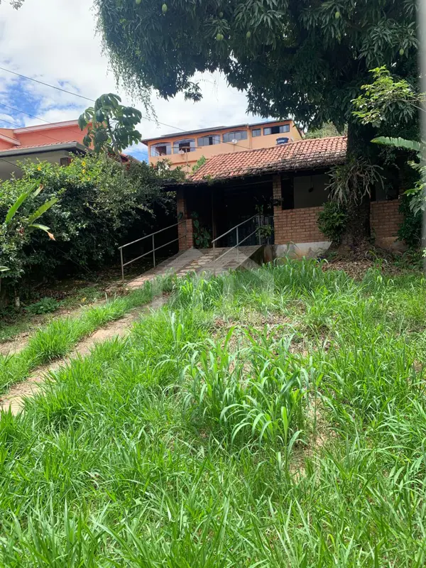 Casa Comercial 3 quartos  banheiros 97,1m²