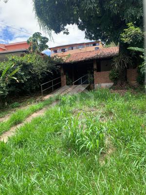 Casa Comercial 3 quartos  banheiros 97,1m²