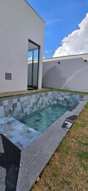 Apartamento 3 quartos 4 banheiros 207m²