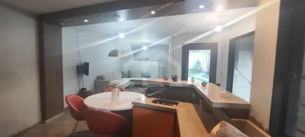 Casa 3 quartos 3 vagas 180m²
