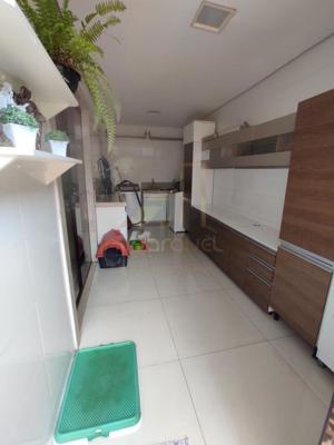 Apartamento 3 quartos 2 banheiros 185m²
