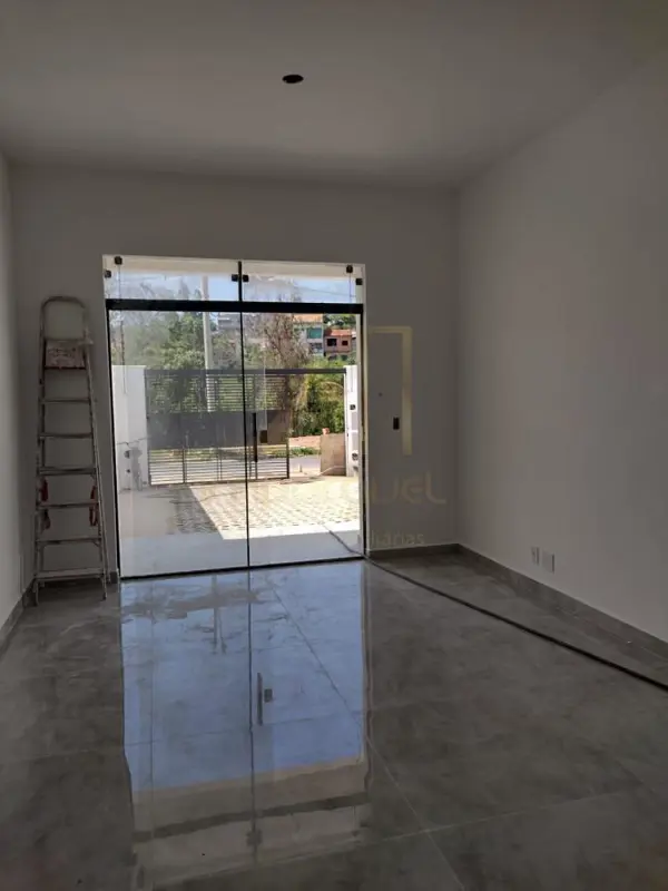 Casa 3 quartos 2 banheiros 30m²
